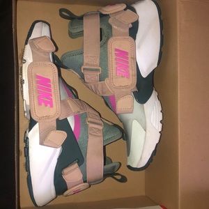Women’s Nike Air Huarache City